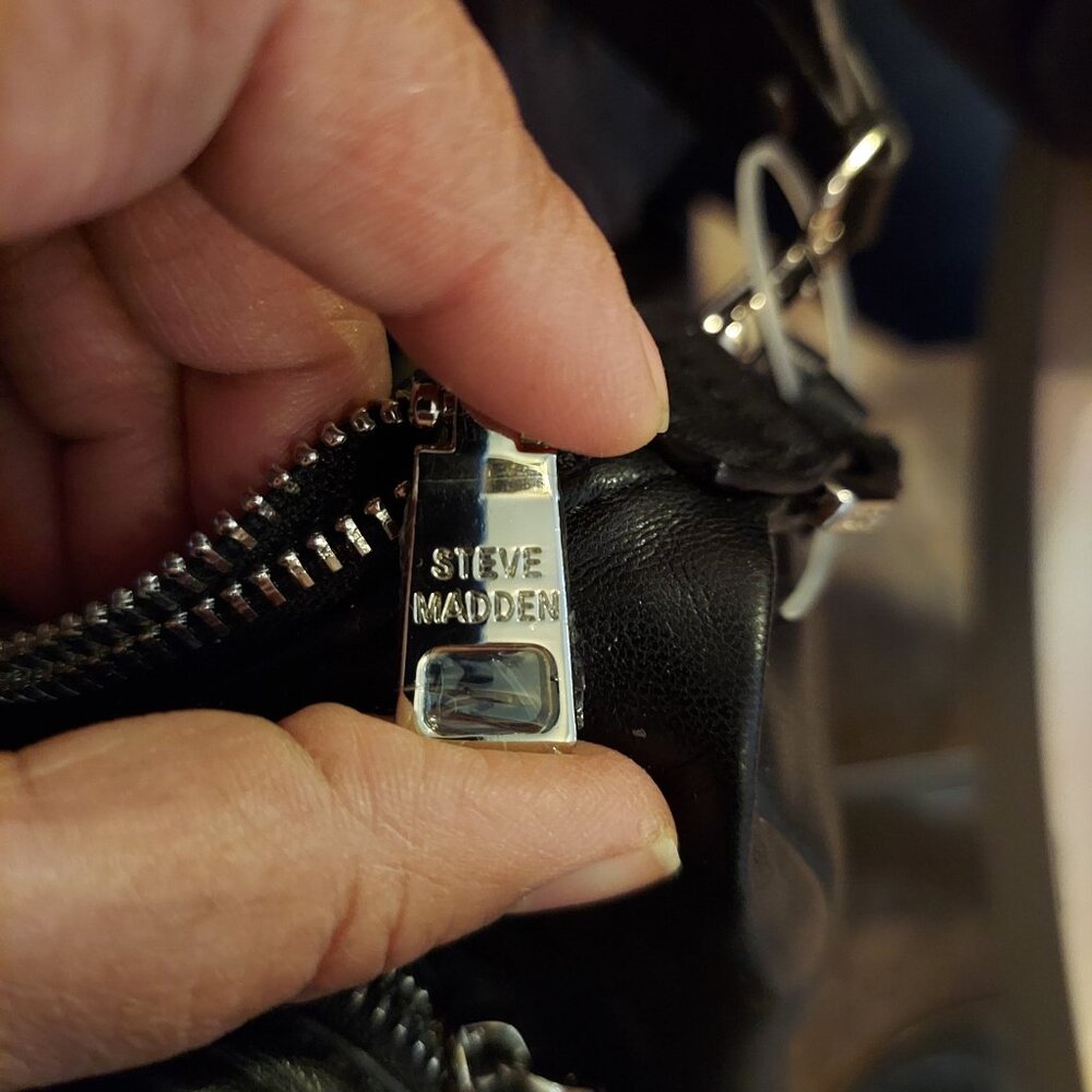 STEVE MADDEN SHOULDER BAG WITH SILVER METAL LETTERS - Picture 6 of 9